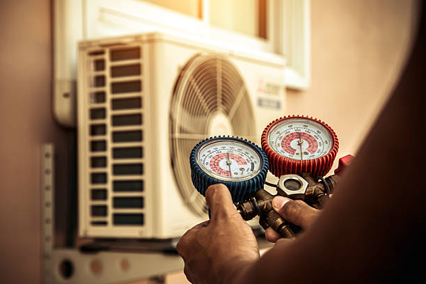 Professional Hvac technician working in Basalt, ID